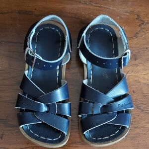 Navy 💙 Salt Water Toddler Sandals